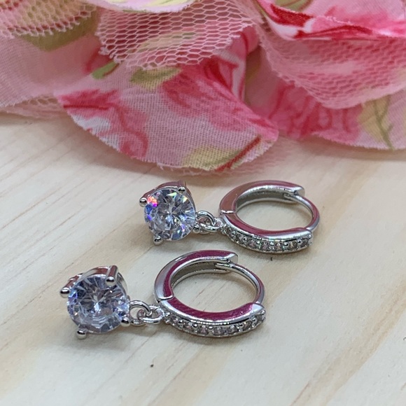 🌟 Sterling Silver 925 CZ Huggie Hoop Earrings - Picture 2 of 3